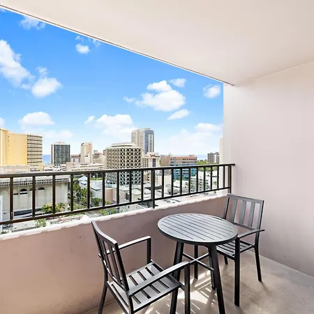 Royal Kuhio 1711 - Spacious Studio With Stunning Ocean City Views In The Heart Of Waikiki!